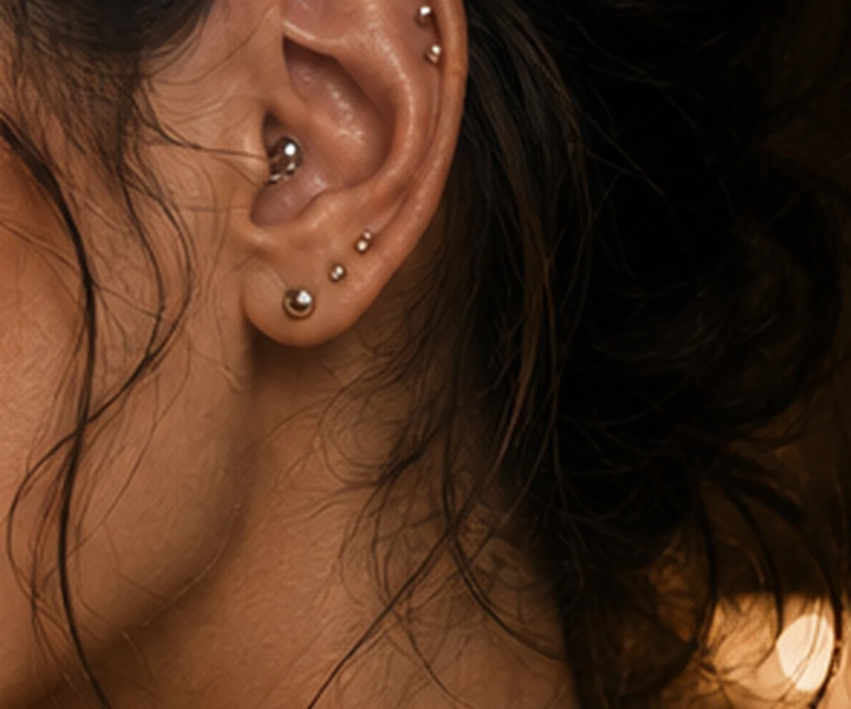 Daith Piercing am Ohr bei Most Wanted Berlin