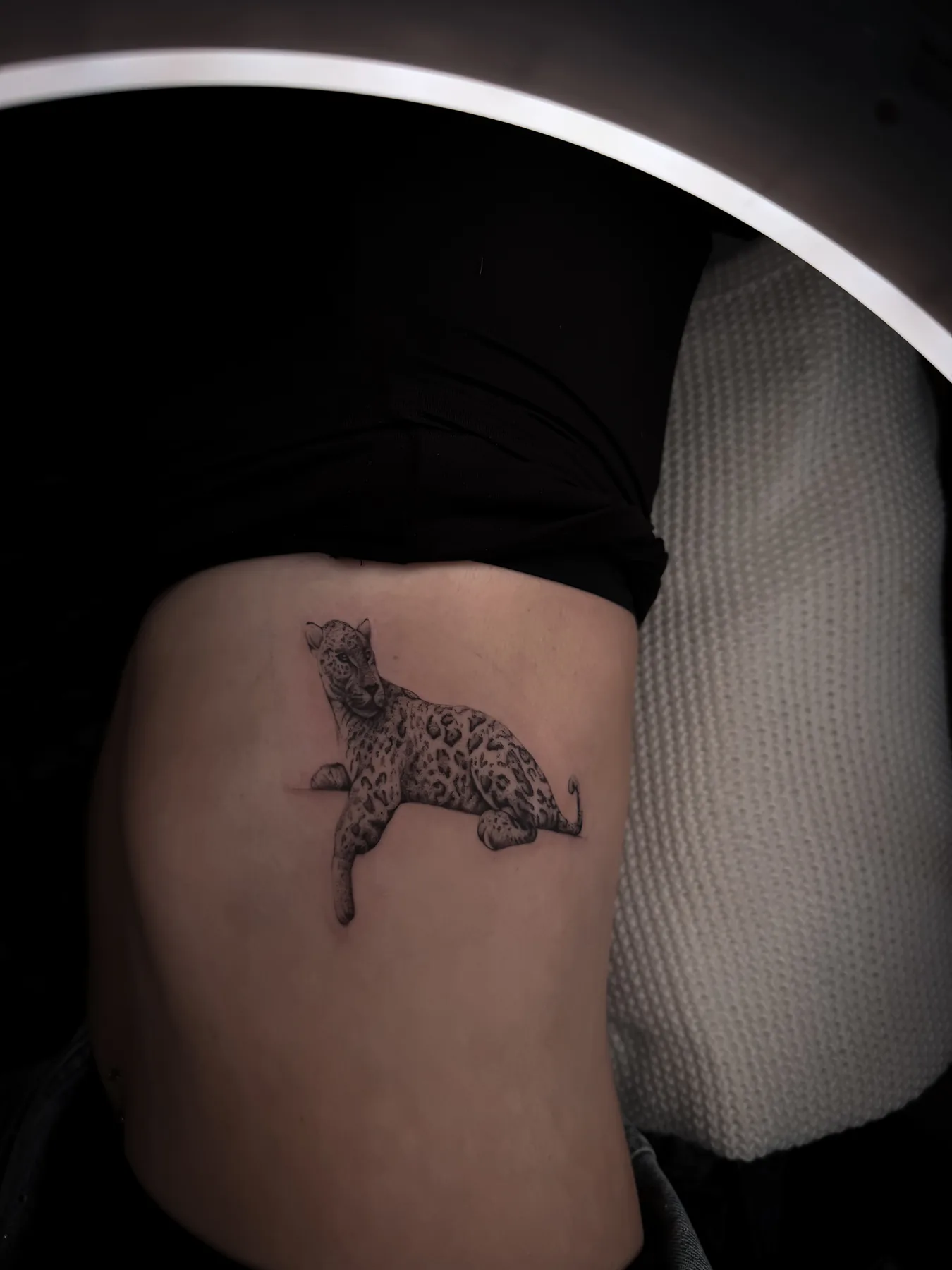 Kleines Tiermotiv Tattoo von Elena im Fineline Stil